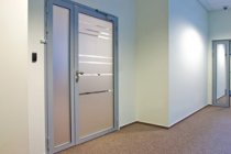 Алюминиевые двери в офисе
